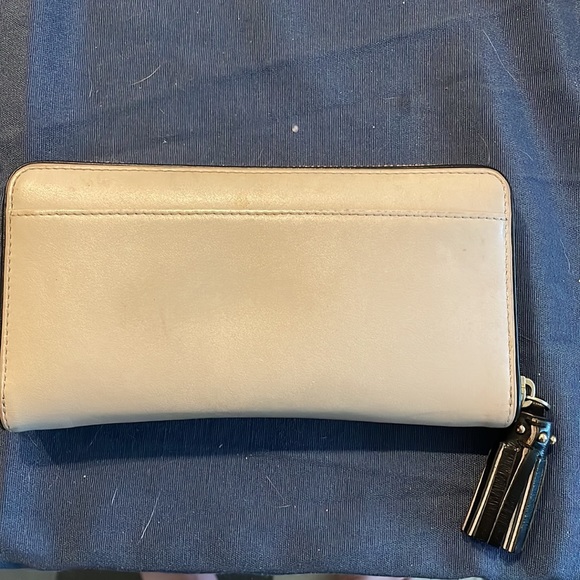 Kate Spade Flower Long Wallet - Picture 5 of 8